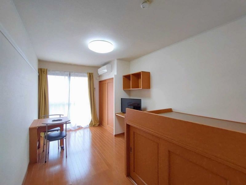 レオパレスサンピュア丸山 居間