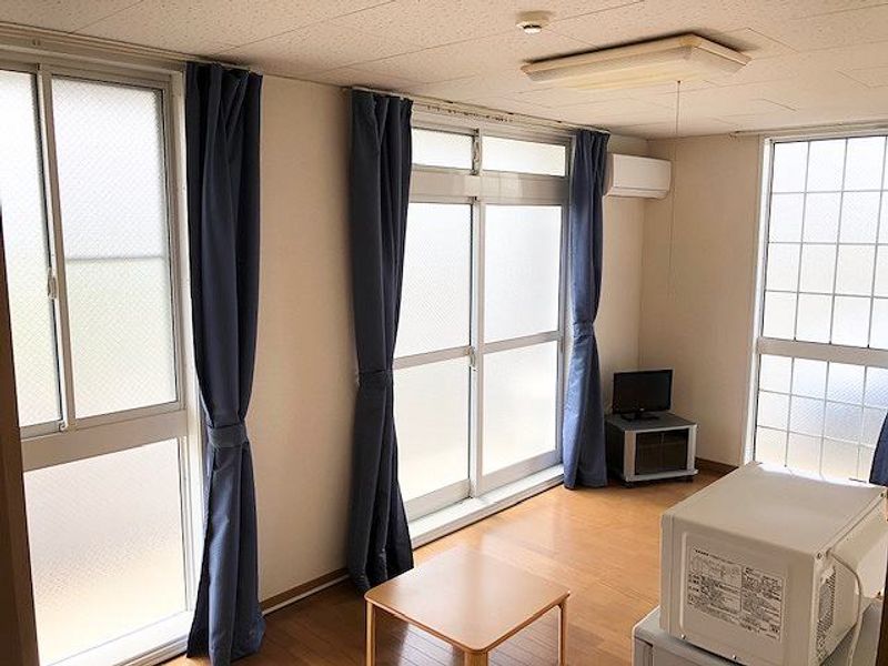 レオパレスバロン 居間