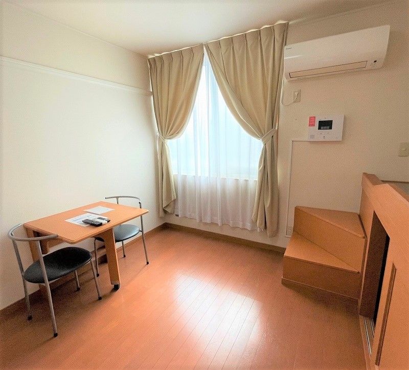 レオパレス新柏 居間