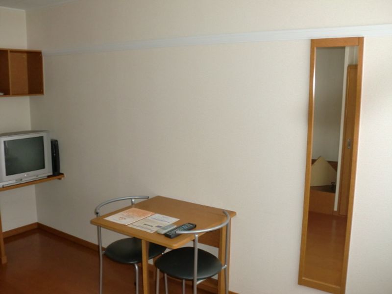 レオパレス金属町 居間