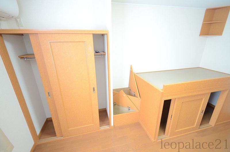 レオパレスシャトレー小石名沢 収納