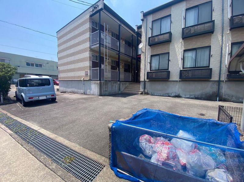 レオパレスアイティー笹原 駐車場