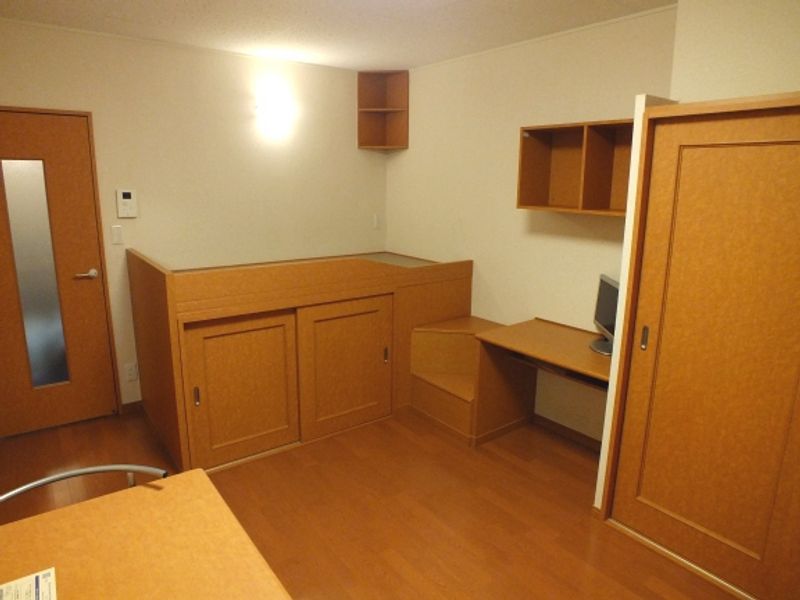 レオパレスラ　レーブ 居間