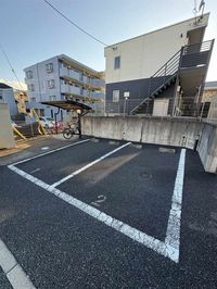 レオネクストカミオンダ 駐車場