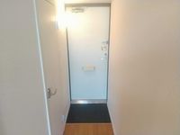 レオパレスフローラ 玄関