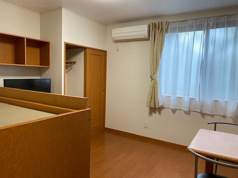 レオパレスアインヒルズ 居間