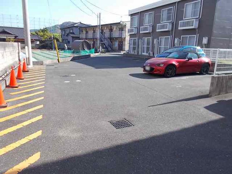 レオパレスフィオーレⅡ 駐車場