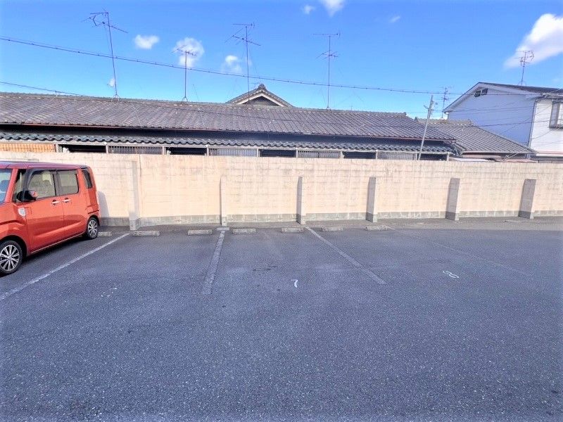 レオパレスきずり 駐車場