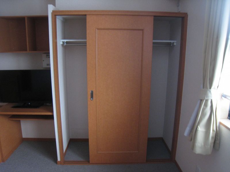 レオパレスライフルーフ 収納