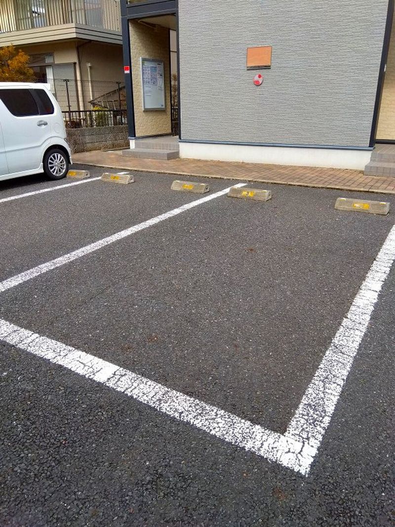 レオパレスれいめい 駐車場