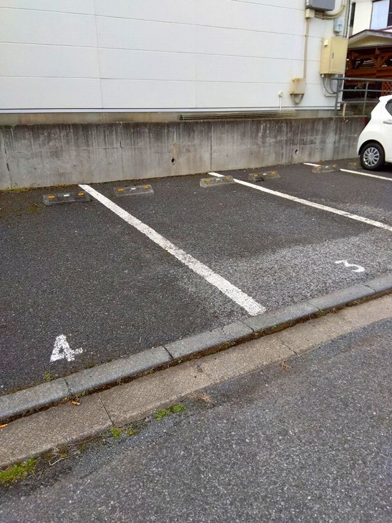 レオパレスカメリア 駐車場