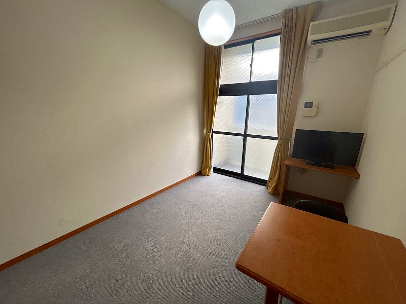 レオパレス目白通 居間