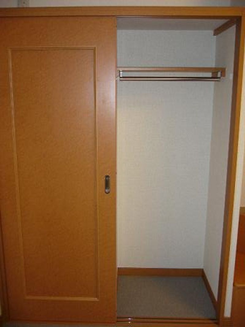 レオパレスフローラⅣ 収納