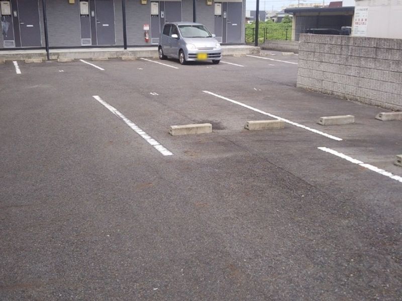 レオパレス五個荘 駐車場
