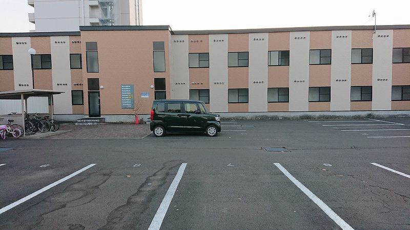 レオパレスヨーク高台Ⅲ 駐車場