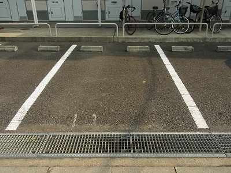 レオパレスクレスト 駐車場