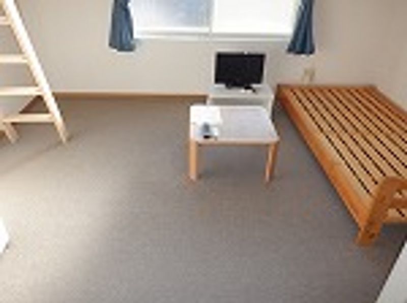 レオパレス中町 居間