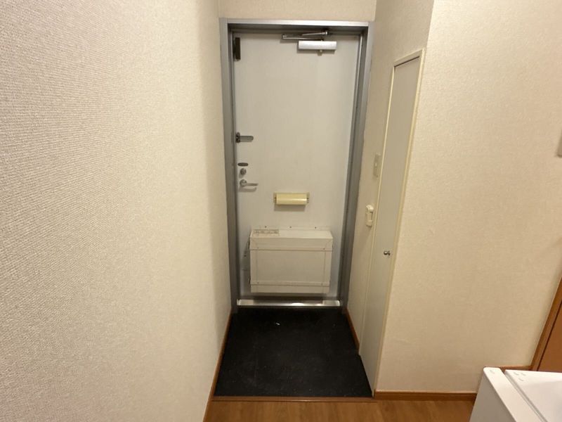 レオパレス有楽 玄関