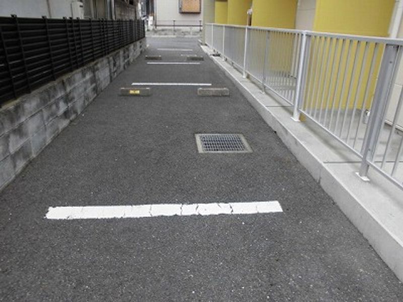 レオパレス御本丸壱番館 駐車場