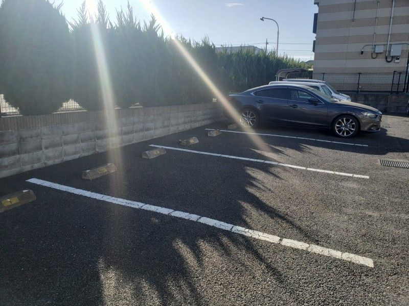 レオパレスルート４セイジィ 駐車場