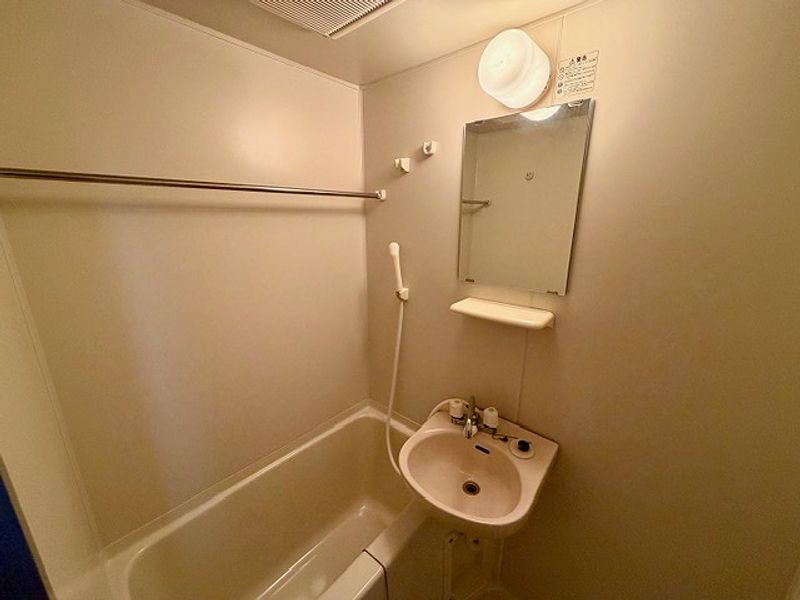 leopalace Belleville Bathroom