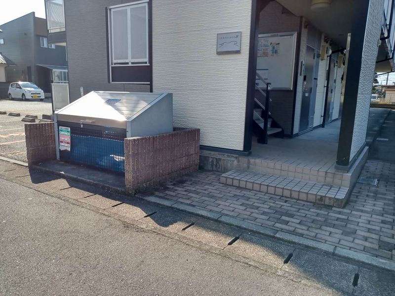 レオパレス太田参番館 エントランス