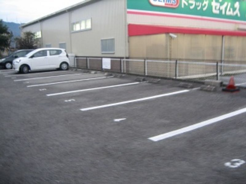 レオパレスｃａｌｉｅｎｔｅ 駐車場