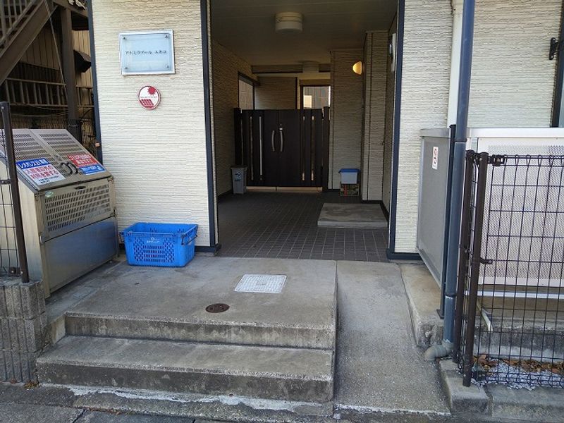 レオパレスアドミラブールユキコ エントランス