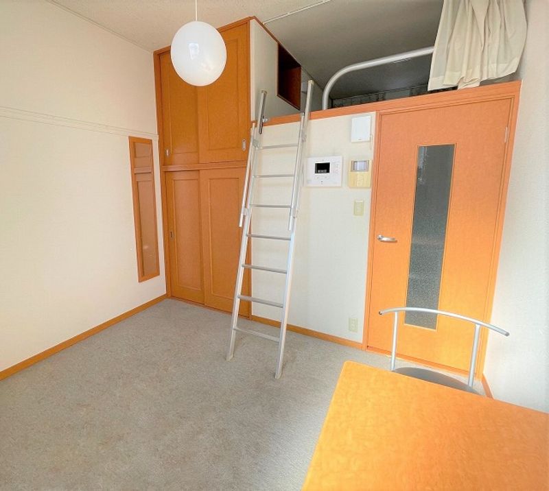 レオパレスイーストハイツ 居間