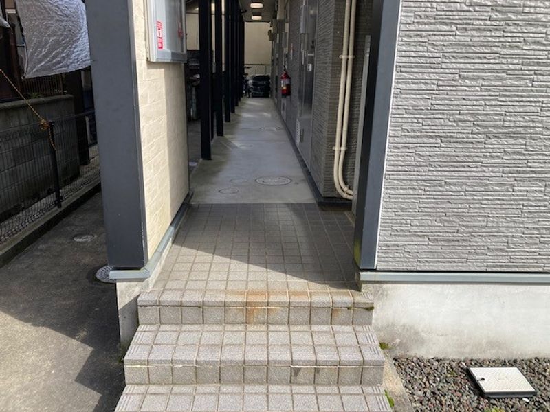 レオパレスクレインコート折原 エントランス