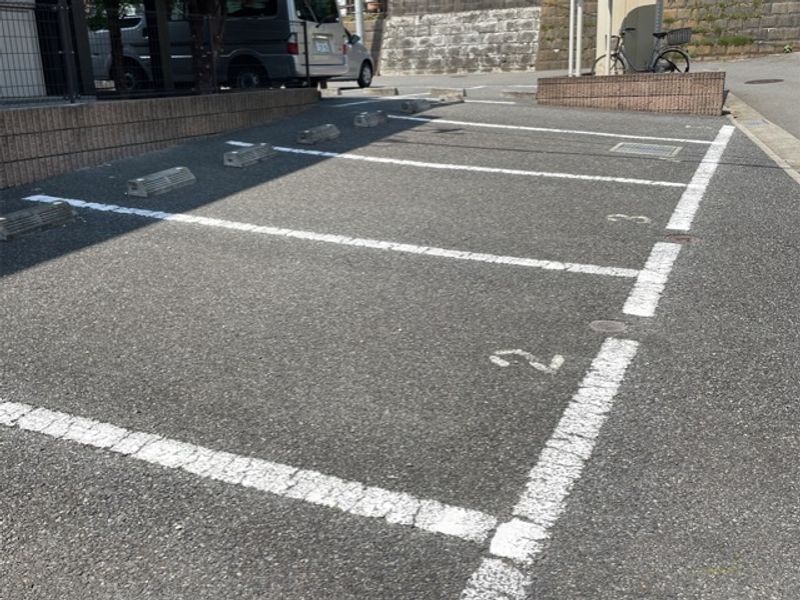 レオパレスフィレイル 駐車場