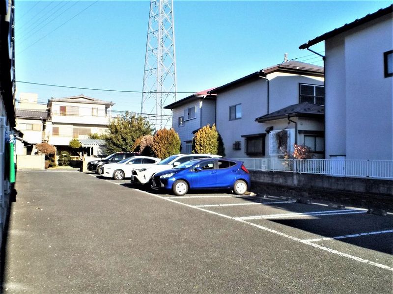 レオパレスイーストⅡ 駐車場