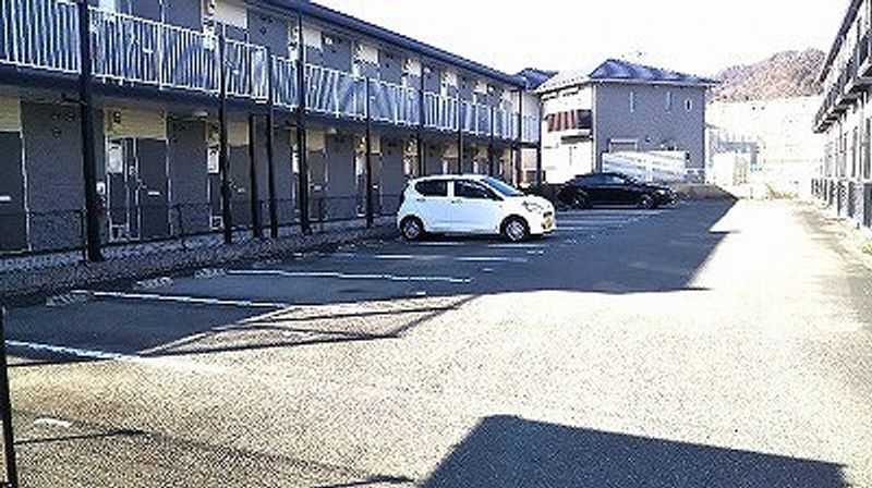 レオパレスひとみ 駐車場