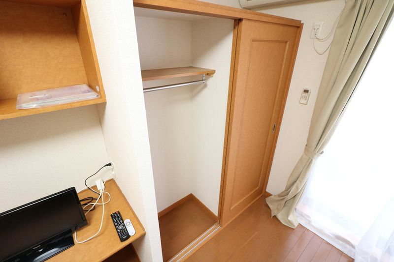 レオパレスナイズ紫竹 収納