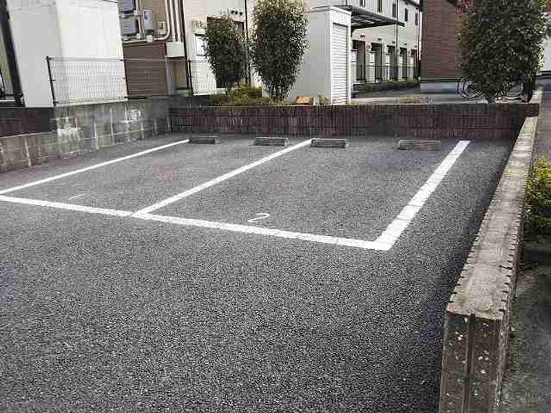 レオパレスピースフルさくら 駐車場