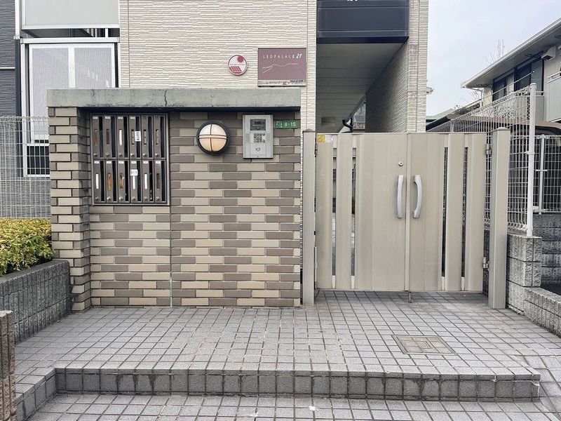 レオパレスダックス エントランス