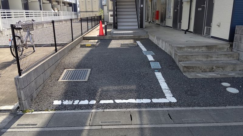 レオパレスあいりす 駐車場