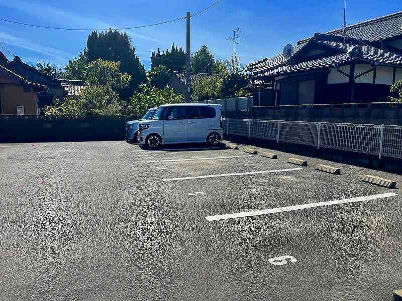 レオパレスシェモア長府 駐車場