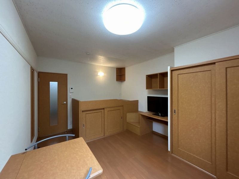 レオパレス西羽貫 居間