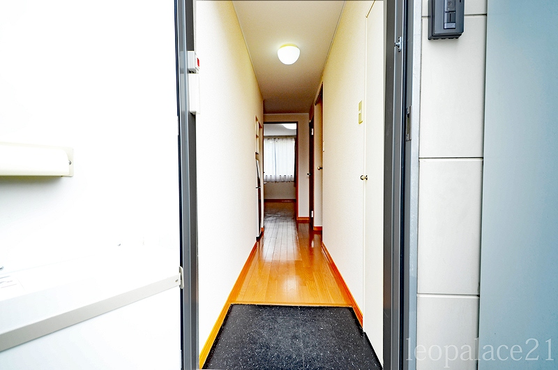 レオパレスサンコーポ御笠 玄関
