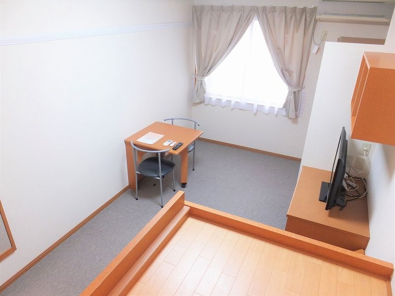 レオパレス青木島 居間
