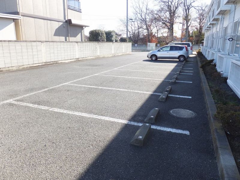 レオパレスレジェンド 駐車場
