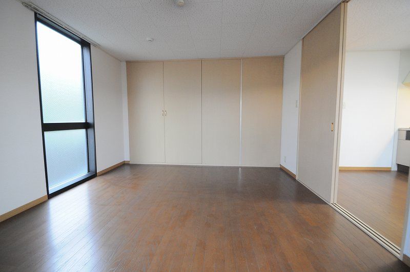 レオパレス高岡 居間