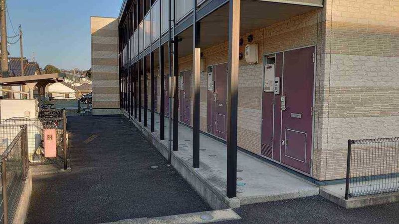 レオパレス長者原 玄関