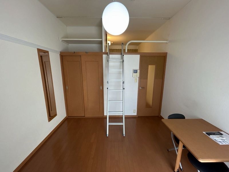 レオパレスＳＨＩＢＡＳＡＫＩ 居間