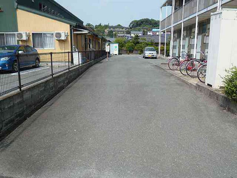 レオパレスタイガー 駐車場