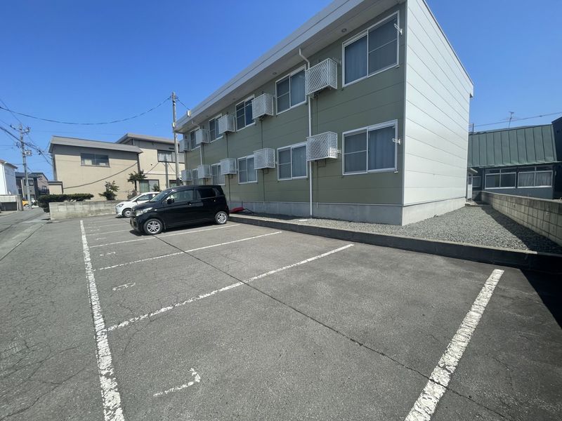 レオパレス八甲田 駐車場