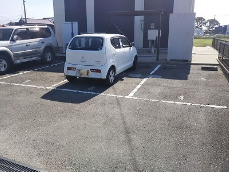 レオネクストウイロウⅢ 駐車場