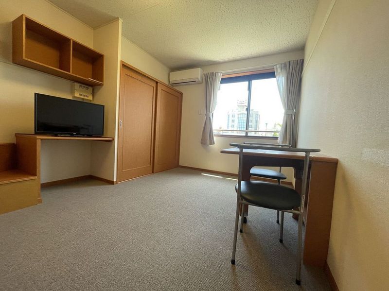 レオパレスＳ　ＣＯＵＲＴ 居間