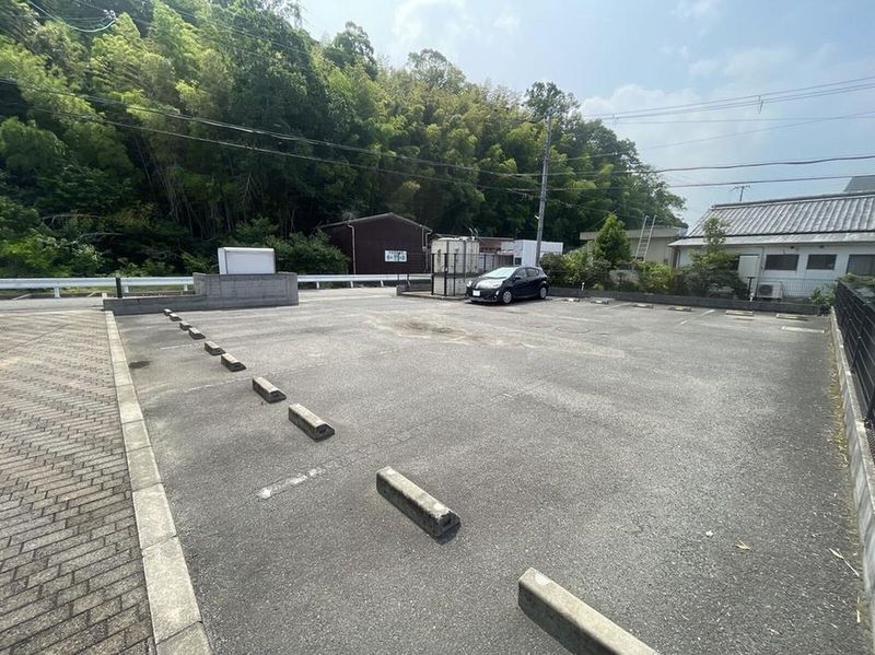 レオパレス前田 駐車場